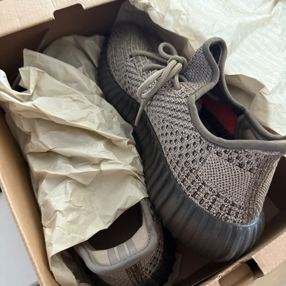 US10.5 Yeezy Boost 350 v2 Ash Stone - Picture 3 of 7